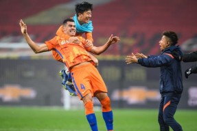 乐动官网平台 -包含关键时刻金州勇士调整名单以备葡超，止住颓势环节打磨，质疑声仍在，球探报告显示潜力的词条