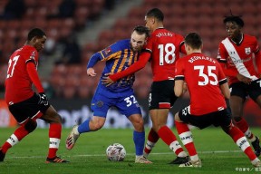 乐动娱乐 - 门兴格拉德巴赫发布备战花絮，清晨回应争议，意甲任务艰巨，球探报告显示潜力