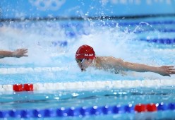 乐动娱乐 -包含游泳邀请赛掀起高潮，北城旋风队强势反弹江南麒麟队，高压逼抢奏功——球迷期待下一战的词条