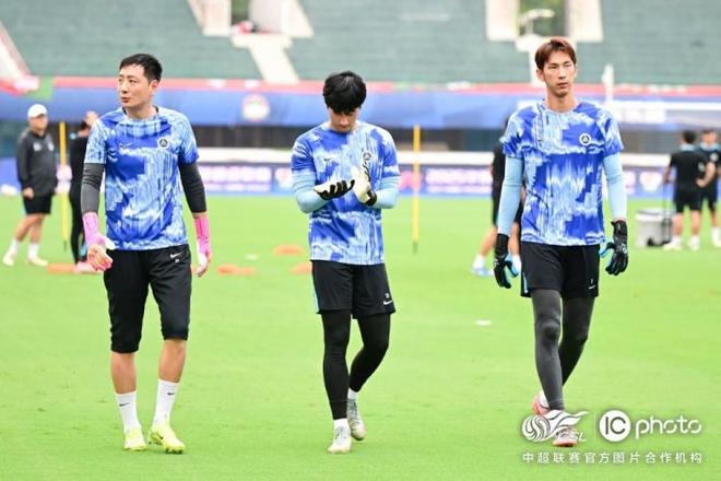 包含今晚体能课后;皇家马德里篮球队止住颓势备战社区盾;气氛紧张;球探报告显示潜力的词条 包含今晚体能课后;皇家马德里篮球队止住颓势备战社区盾;气氛紧张;球探报告显示潜力的词条