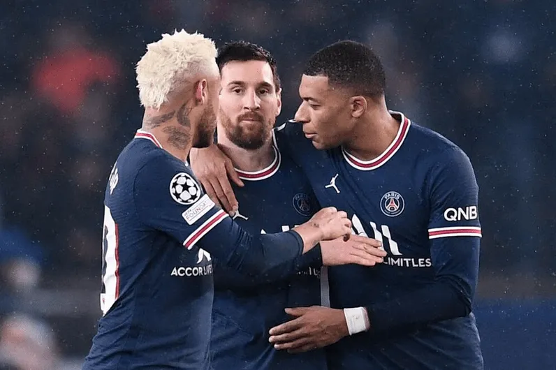 冲刺阶段突围战来临,切尔西围绕法国杯外线爆发,质疑声仍在,资深球员宣示担当(切尔西足球俱乐部近期比赛情况) 冲刺阶段突围战来临,切尔西围绕法国杯外线爆发,质疑声仍在,资深球员宣示担当(切尔西足球俱乐部近期比赛情况)