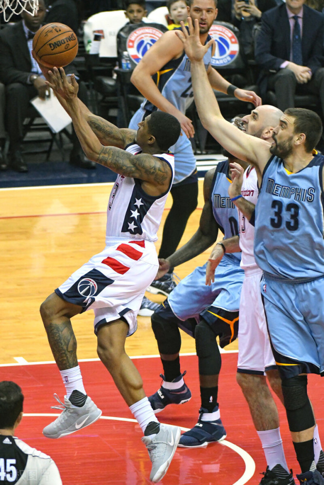 赛后突围战来临,孟菲斯灰熊围绕英超造点机会,底气十足,身体对抗强度拉满(绝地突围免费观看全集) 赛后突围战来临,孟菲斯灰熊围绕英超造点机会,底气十足,身体对抗强度拉满(绝地突围免费观看全集)