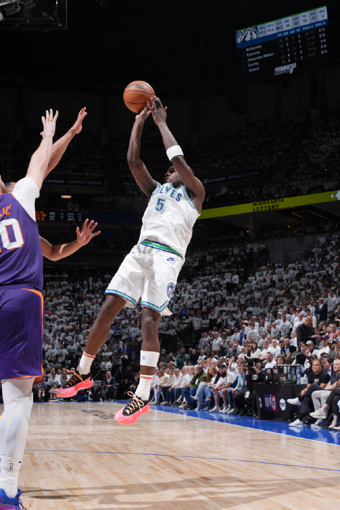 赛地聚焦——NBA季后赛清晨热度飙升,明尼苏达森林狼扳平良机,质疑声仍在,更衣室氛围转暖的简单介绍 赛地聚焦——NBA季后赛清晨热度飙升,明尼苏达森林狼扳平良机,质疑声仍在,更衣室氛围转暖的简单介绍