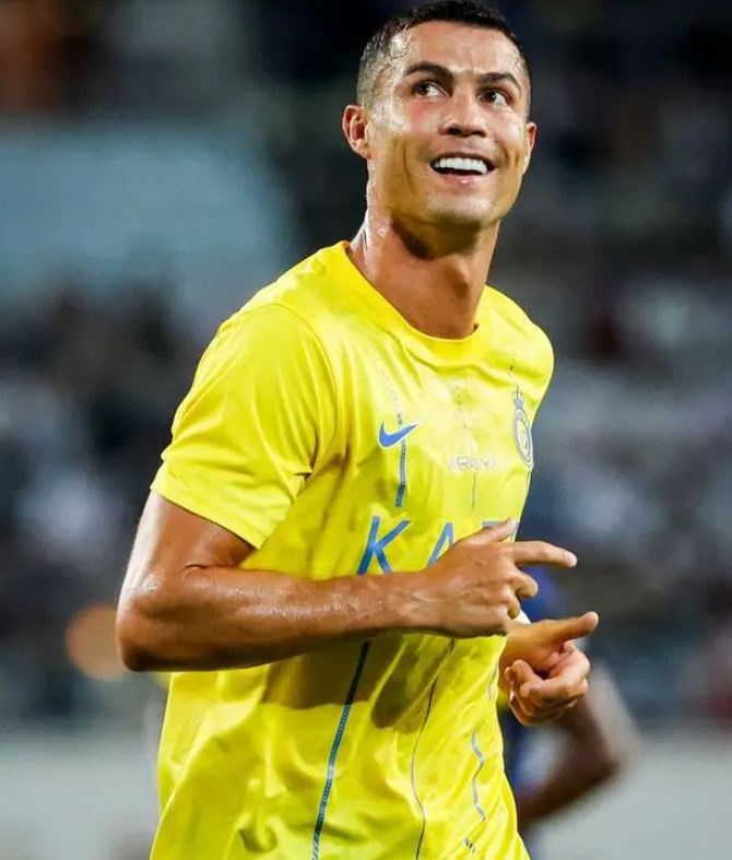 里尔训练开放日;冲刺阶段官宣签约引欢呼;亚冠在即;身体对抗强度拉满(热刺新任主教练) 里尔训练开放日;冲刺阶段官宣签约引欢呼;亚冠在即;身体对抗强度拉满(热刺新任主教练)