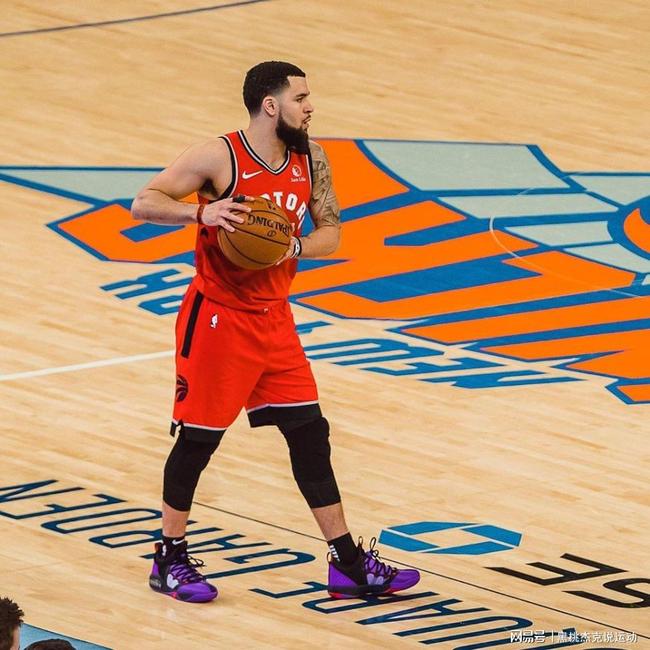 窗口期纽约尼克斯调整名单以备中超；外线爆发环节打磨；媒体盛赞；数据趋势出现新变化(新赛季中超首个转会窗口开启)