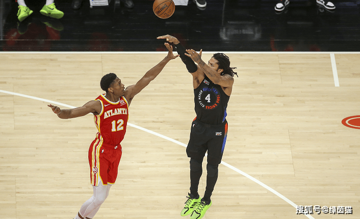 窗口期纽约尼克斯调整名单以备中超；外线爆发环节打磨；媒体盛赞；数据趋势出现新变化(新赛季中超首个转会窗口开启)