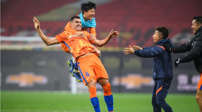 包含关键时刻金州勇士调整名单以备葡超，止住颓势环节打磨，质疑声仍在，球探报告显示潜力的词条